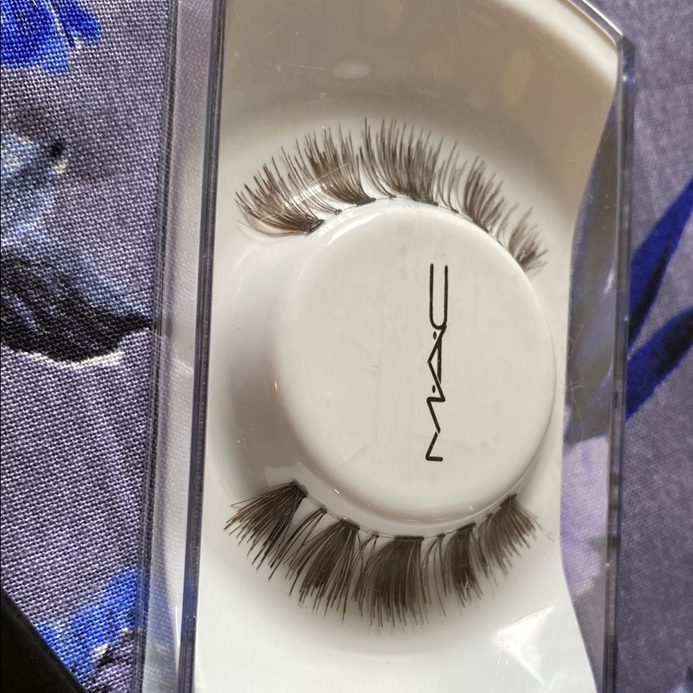 MAC and Violet Voss False Eyelashes Set - Black - Picture 5 of 10